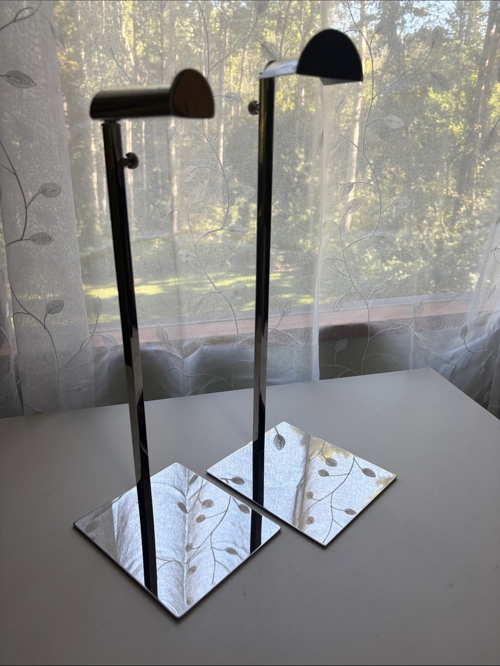 2 adjustable handbag stands